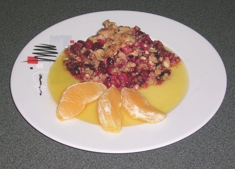 Cranberry-Crumble in Orangensauce