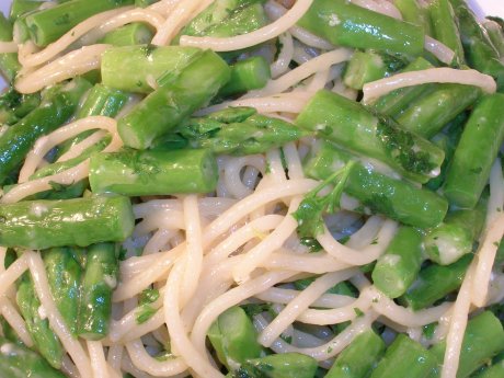 Pasta mit grünem Spargel