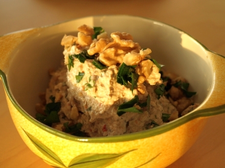 Walnuss-Pepperoni-Dip